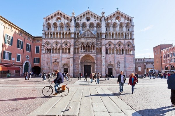 A sunny day in Ferrara. The suggestive alleys and large squares invite people to go out. In the picture: the cathedral.