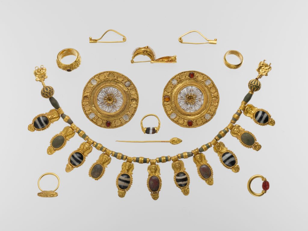 Entruscan gold jewelry