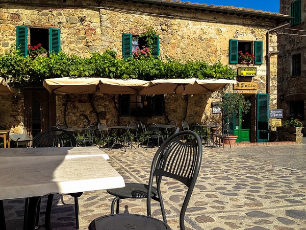 Café in Piazza Roma, Monteriggioni
