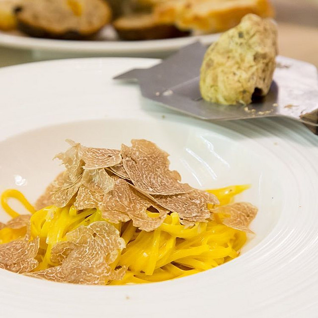 Delicious "tajärin" (the original piedmontese for tagliatelle) with white truffles