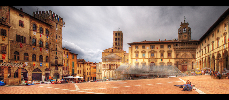 Piazza Vasari di notte