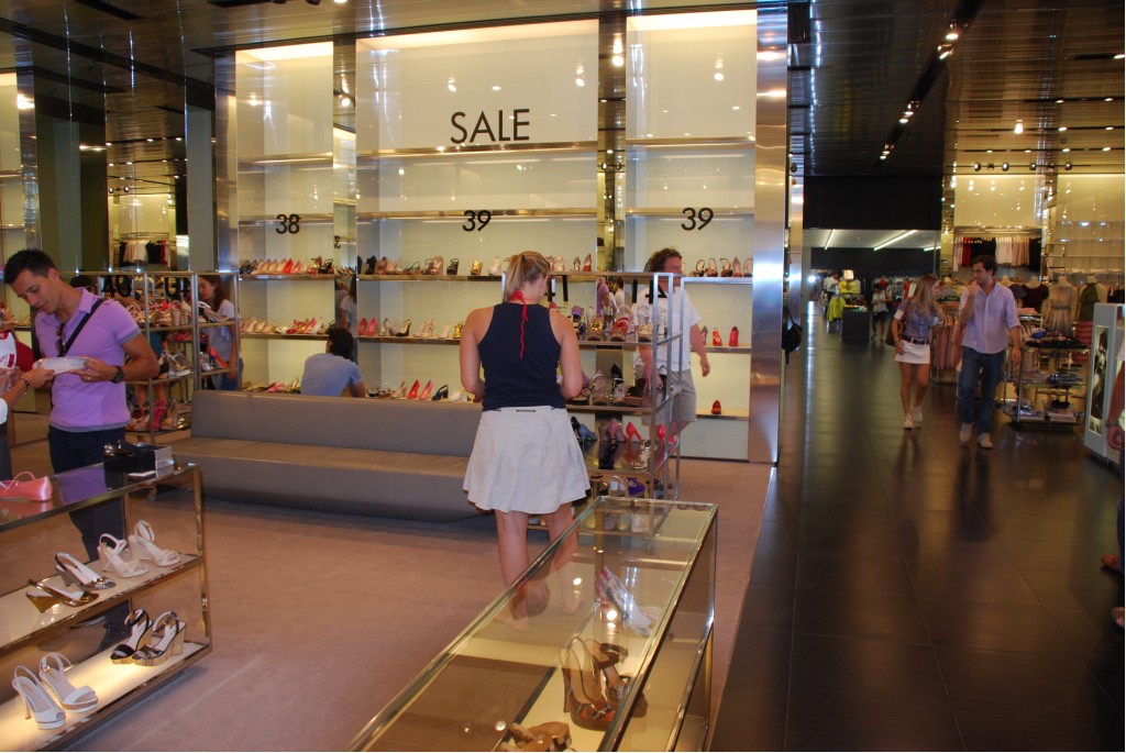 prada outlet near milan