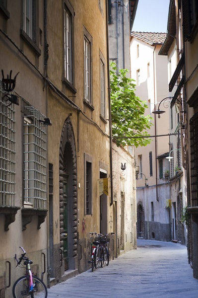An alley in Lucca