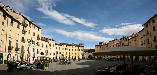 Piazza Anfiteatro, Lucca