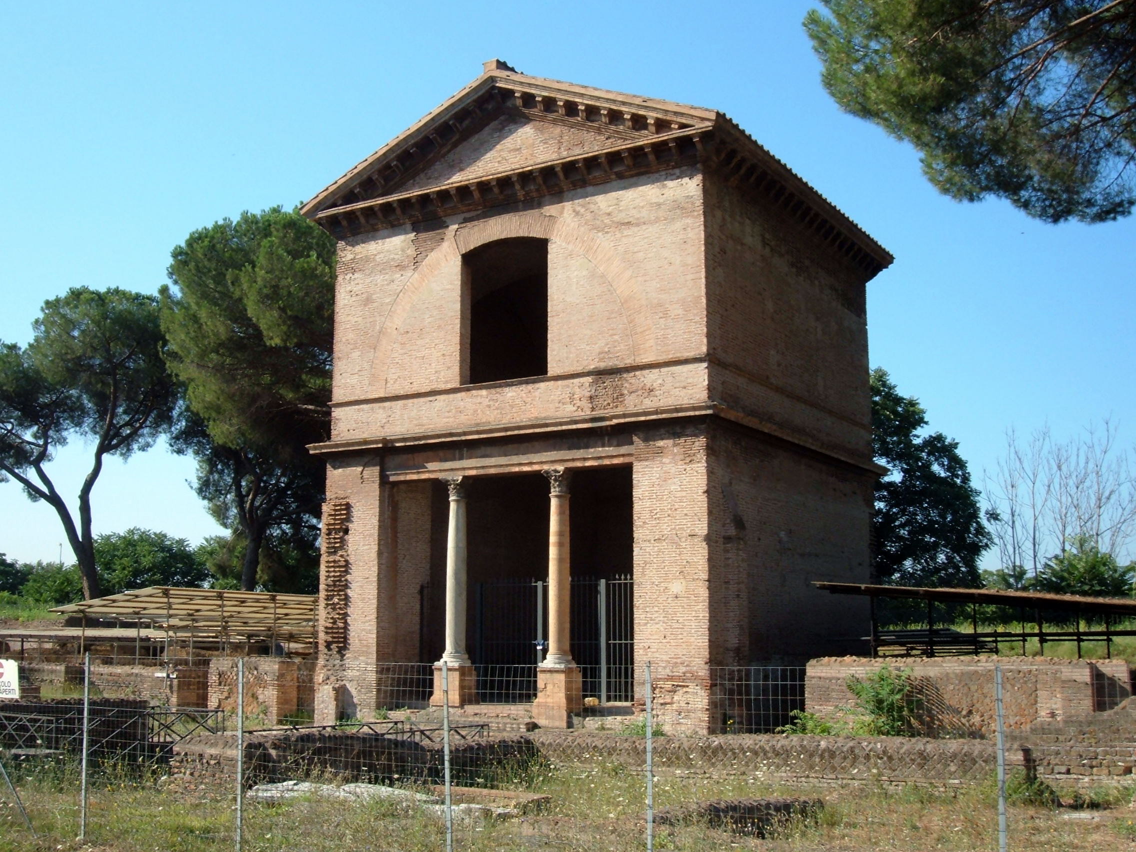 Burial Methods in Italy: the tomba dei Valerii (160 AD, ca), one of the mausolea in the Parco Tombe della via Latina