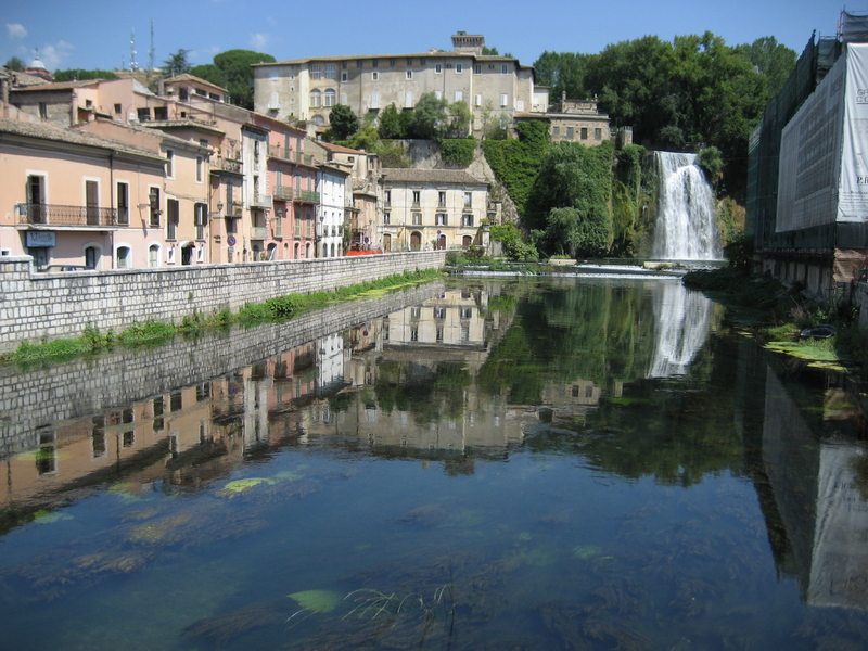 Isola Liri falls and Castle