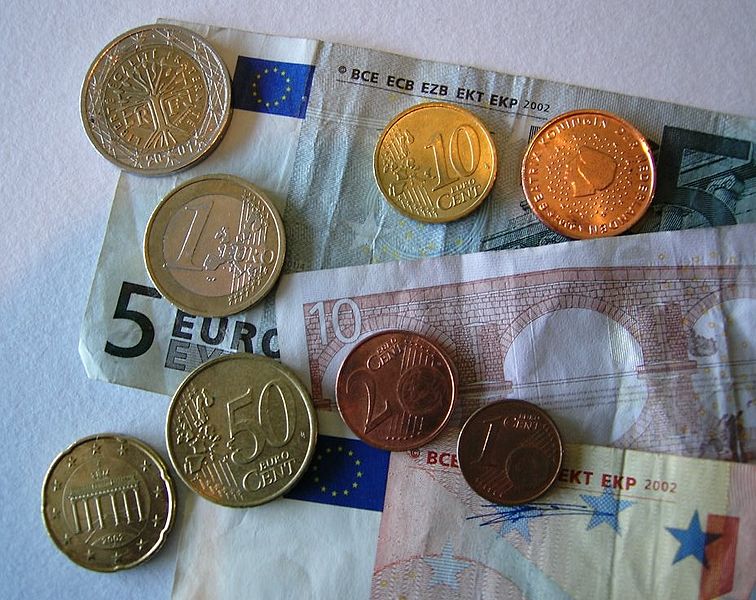 euro Avoid pickpockets in Italy