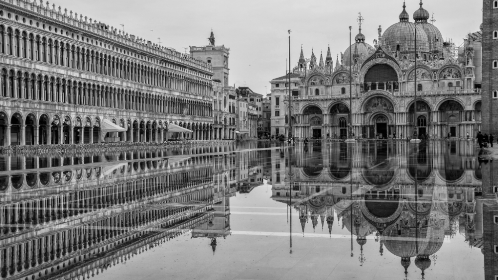 Saint marks square venice sinking fllod water