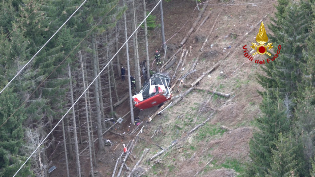 Italy cable car crash 
